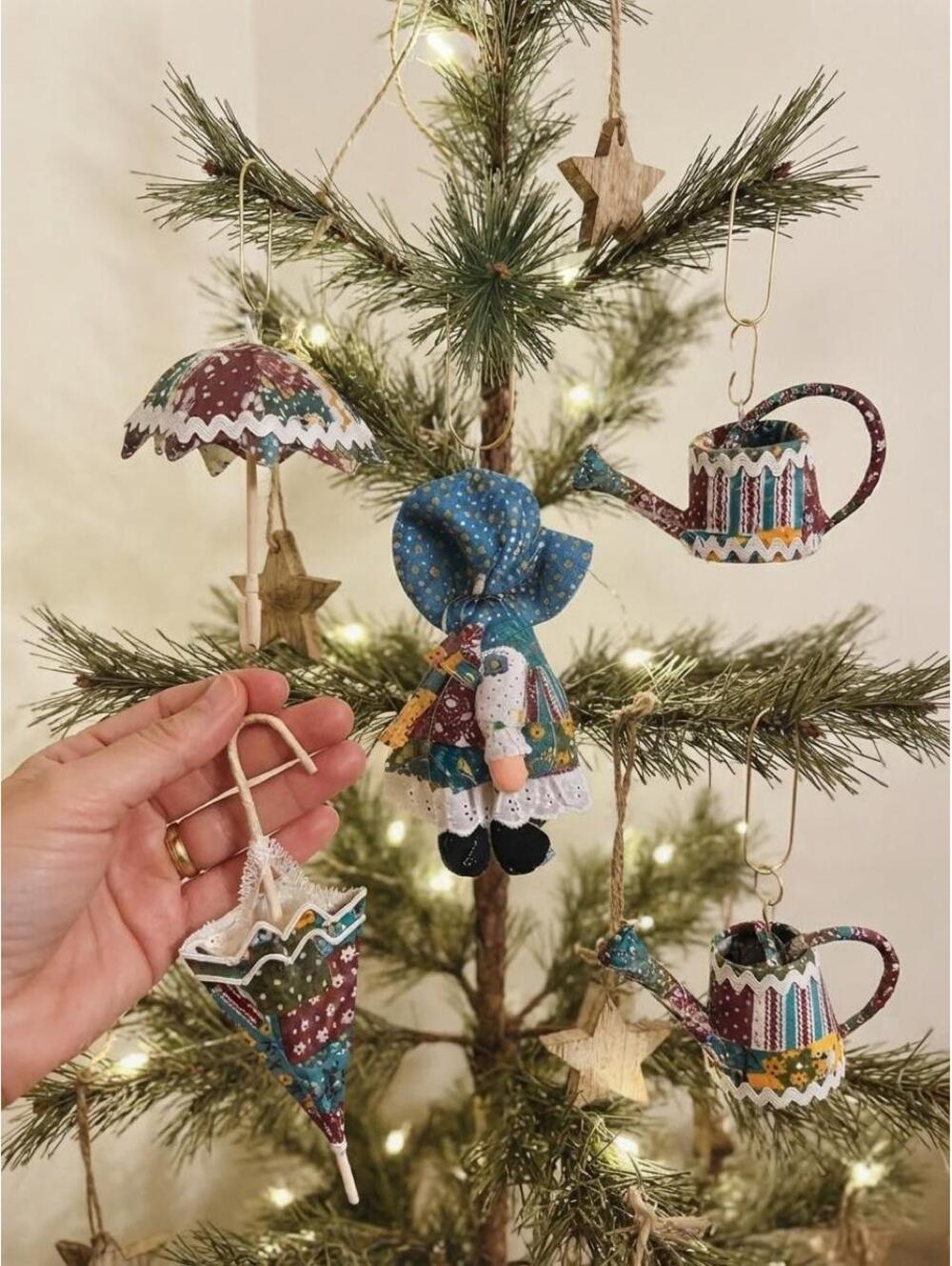 Rare Vintage 1970s American Tree & Wreath Christmas Ornaments Set of 5
